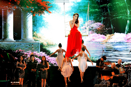 Thuý Hạnh hát nhạc Minh Khang như người vợ hát nhạc của chồng