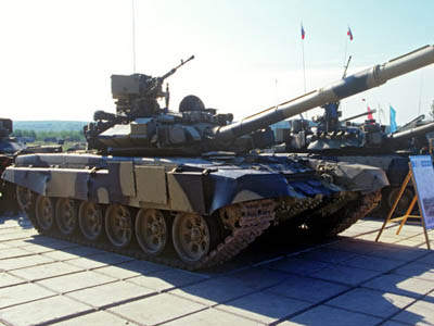 Nga lần đầu tiên phô diễn tăng T-90S ở nước ngoài