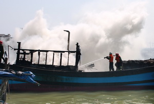 Quảng Ngãi: Cháy tàu cá thiệt hại khoảng 2 tỷ đồng