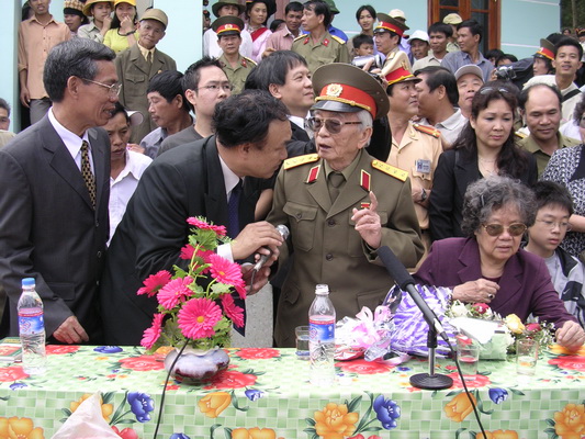 Chùm ảnh: Đại tướng Võ Nguyên Giáp trong chuyến thăm lại ...