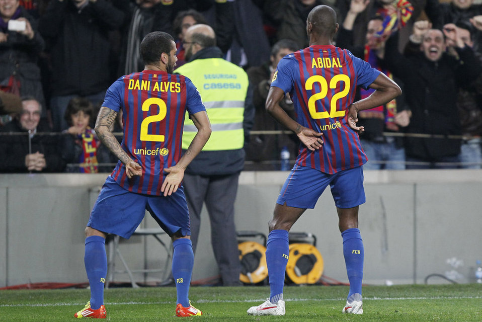 Số áo Barca mùa tới: Alves khoác áo số 22 để tri ân Abidal | TTVH Online
