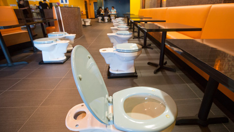 Kỳ lạ nhà hàng \'toilet\' đầu tiên tại Mỹ | TTVH Online