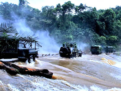 Phim 'Những người viết huyền thoại': Bái phục phim chiến tranh