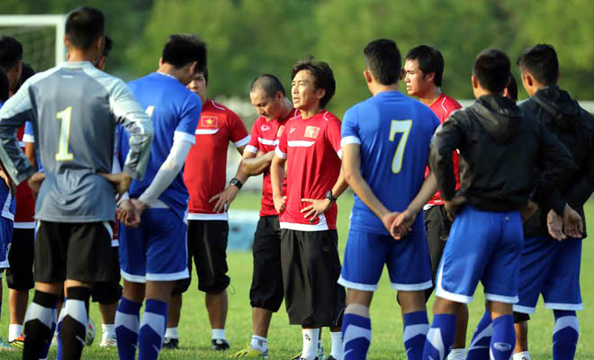 Tuyển Việt Nam luyện khả năng bắt bóng sệt cho thủ môn
