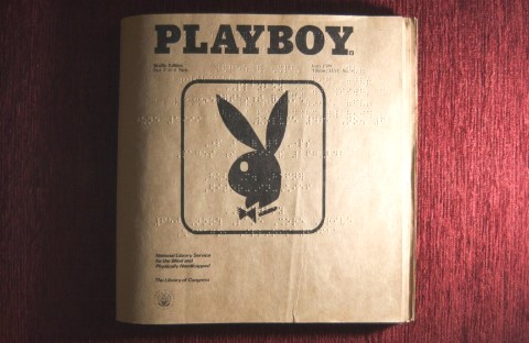 1970: Tạp chí Playboy cũng được chế bằng chữ nổi, dĩ nhiên không có hình minh họa