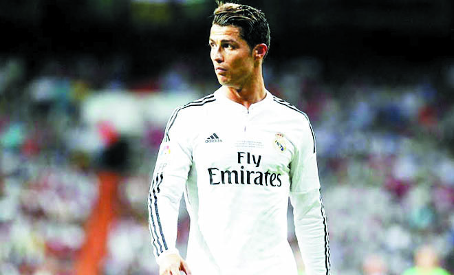 Ronaldo: Hãy biết hy sinh như Messi!