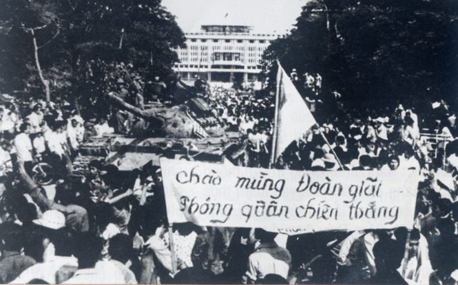 Những góc máy hiếm thấy về ngày Giải phóng Sài Gòn 1975