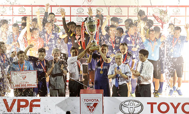B.Bình Dương lập kỷ lục 4 lần vô địch: Cả V-League trong tay đội bóng đất Thủ