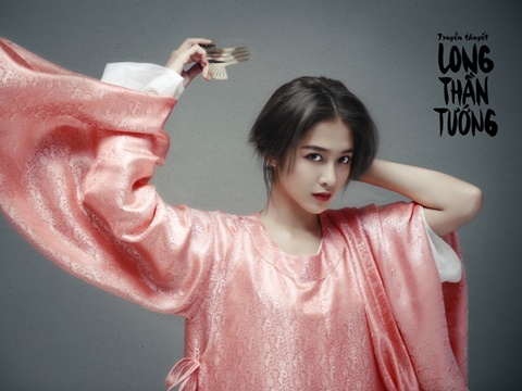 Hot girl Khả Ngân cosplay truyện tranh 'Long Thần Tướng'