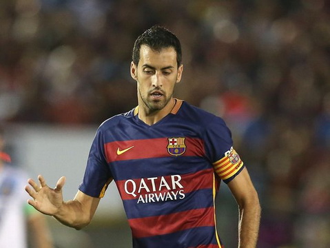 TRANH CÃI: Vì sao Sergio Busquets vắng mặt trong đội hình tiêu biểu của UEFA?