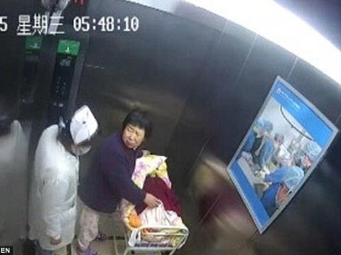 VIDEO: Bắt quả tang 'mẹ mìn' ngang nhiên vào bệnh viện bắt cóc trẻ sơ sinh