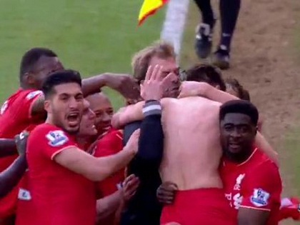Juergen Klopp VỠ KÍNH vì ăn mừng bàn thắng của Lallana