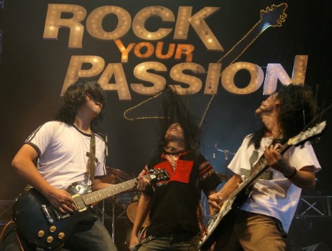 Rock Việt tạm vắng… 'bão'