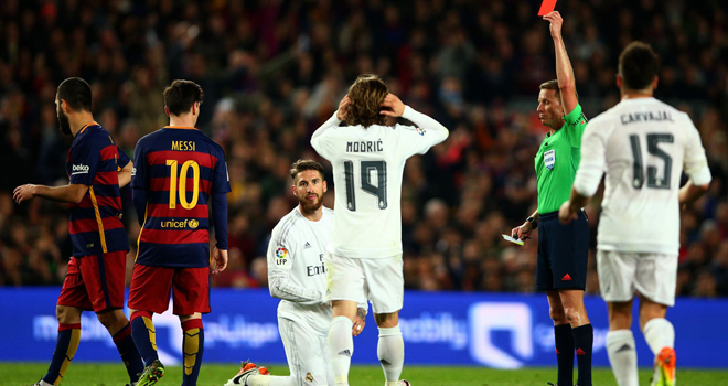 Sergio Ramos bị gọi là ‘đồ ngu’ vì thẻ đỏ ở Kinh điển Barcelona 1-2 Real Madrid