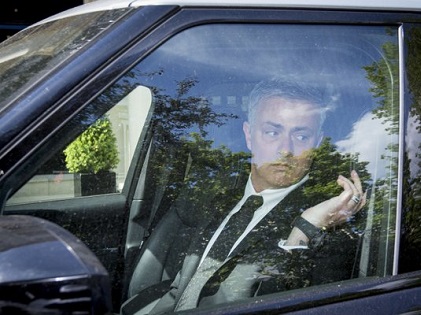 Khám phá phòng làm việc của Mourinho