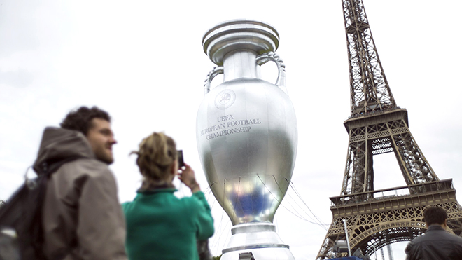 Biến tấu cùng EURO: Paris, tôi hạnh phúc ở trong vòng tay bạn