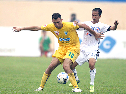 Chuyện thật như đùa ở V-League