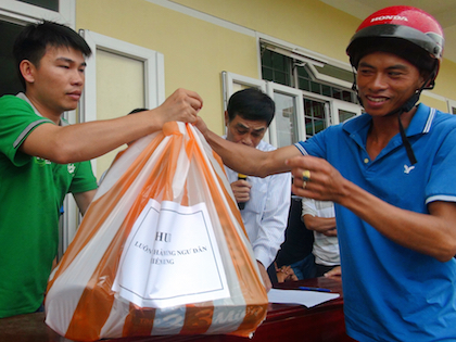 Quảng Trị: Chính quyền ủng hộ tiền, gạo... để ngư dân tiếp tục bám biển sau vụ Formosa