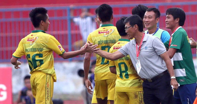Cầu thủ Đồng Tháp bị nghi cá độ, trọng tài Việt Nam tới World Cup