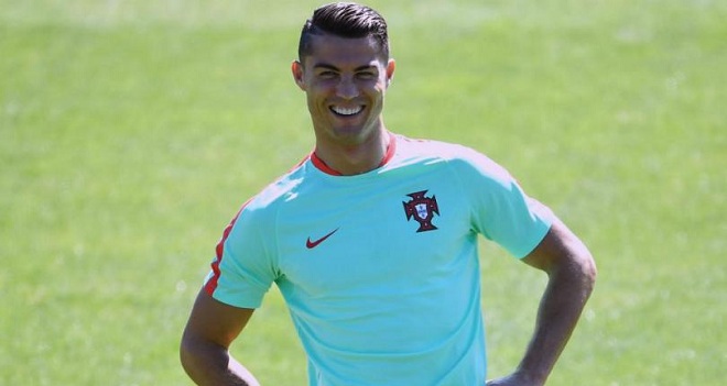 Tuyển Pháp lo ngại khả năng không chiến siêu hạng của Cristiano Ronaldo