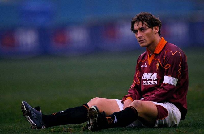 TIẾT LỘ: Totti từng suýt khoác áo AC Milan