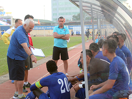 HLV vô địch Champions League đưa FLC Thanh Hóa vào chung kết