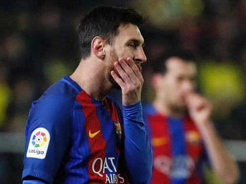 Dani Alves cảm thấy CÔ ĐƠN vì không có Messi và đồng đội ở Barca trong đêm Gala