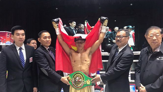 Hạ knock-out đối thủ Thái Lan, Trần Văn Thảo trở thành võ sĩ châu Á của năm