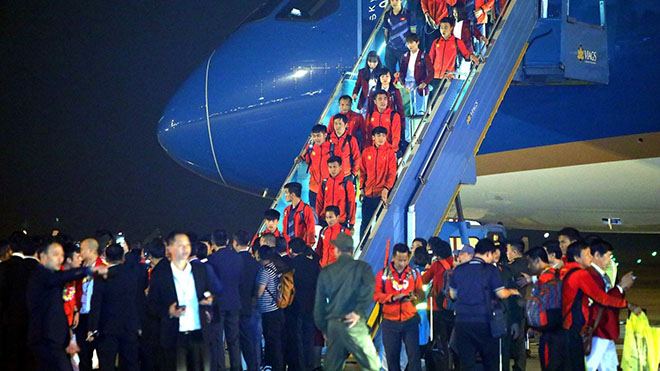 TRỰC TIẾP đón đội tuyển bóng đá Việt Nam trở về, lễ bế mạc SEA Games 30