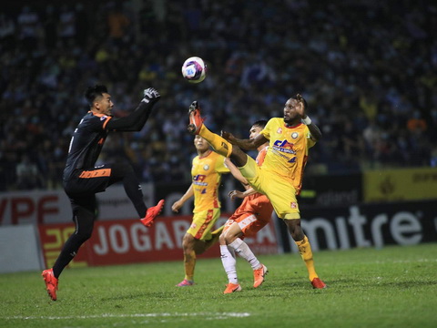 Hoàng Vũ Samson khẳng định không bán độ, tính thuê luật sư