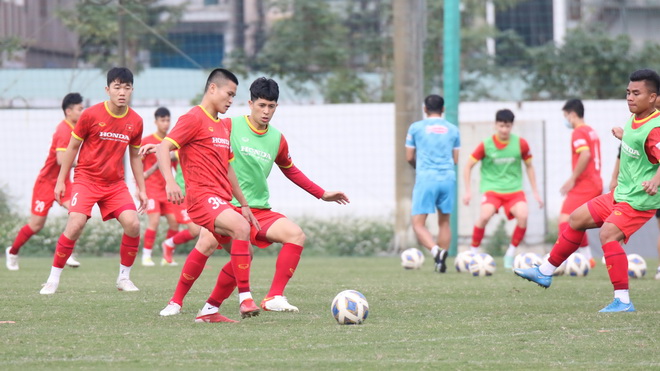 Đội tuyển Việt Nam thắng U23 Việt Nam nhờ bàn phản lưới