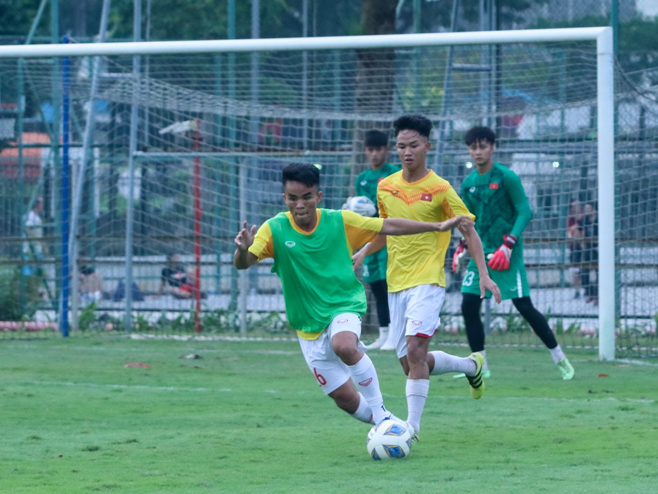 HLV Đinh Thế Nam nhắc U19 Việt Nam về tinh thần tập luyện