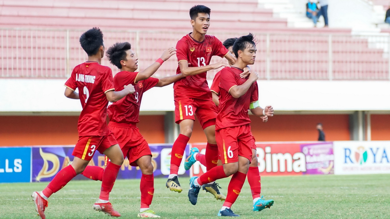 HLV Nguyễn Quốc Tuấn hạnh phúc với tấm vé dự chung kết của U16 Việt Nam