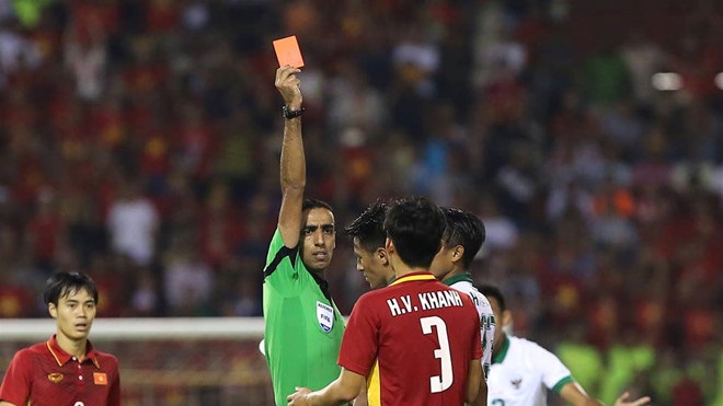 Xem lại tình huống cầu thủ U22 Indonesia nhận thẻ đỏ sau khi ‘đánh nguội’ Tuấn Tài