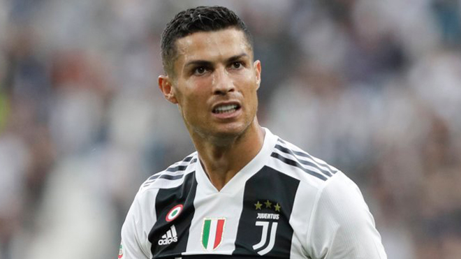 EA Sports gỡ hình của Ronaldo trên trang chủ, cổ phiếu Juventus giảm mạnh