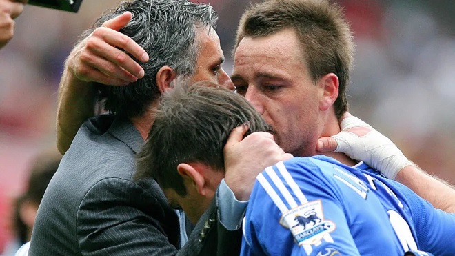 Sao Chelsea khóc như ‘người thân mất’ khi Mourinho bị Chelsea sa thải năm 2007