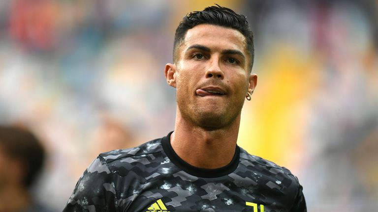 Ronaldo phản bội chính mình khi tuyên bố không đến Man City vì tiền
