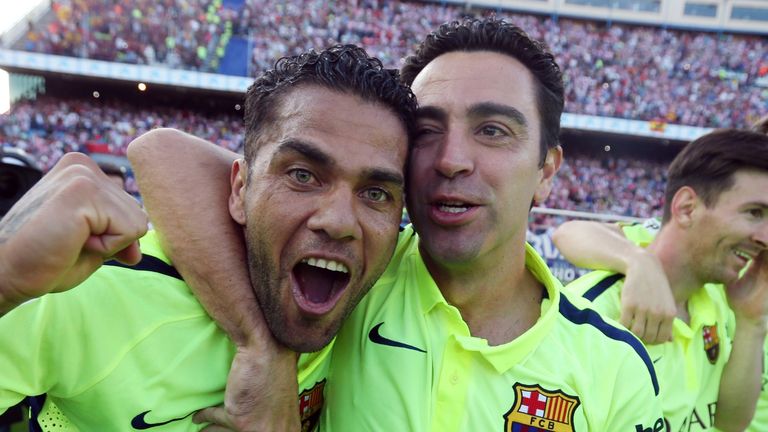 Dani Alves gây sốc khi trở lại khoác áo Barca ở tuổi 38