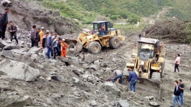 Hiện trường kinh hoàng vụ sạt lở đất đá vùi lấp hơn 100 người tại Trung Quốc