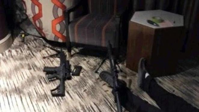 VIDEO mới tiết lộ về 'căn phòng chết chóc' đầy vũ khí của hung thủ xả súng Las Vegas