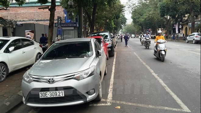 Giá trông giữ xe tại trung tâm Hà Nội: Nhà giàu cũng khóc, Grab Uber sẽ nở rộ