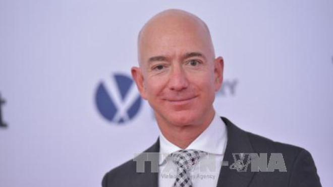 Tỷ phú giàu nhất thế giới Jeff Bezos tiếp sức 'giấc mơ Mỹ'