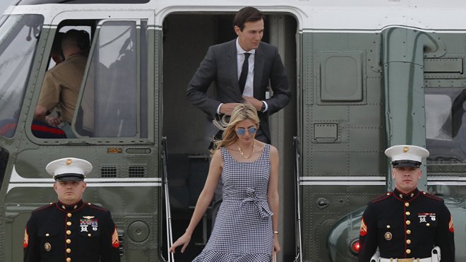 Trực thăng chở vợ chồng con gái Tổng thống Trump hạ cánh khẩn cấp