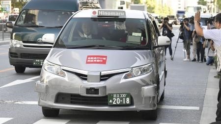 Thử nghiệm dịch vụ taxi tự động đầu tiên trên thế giới