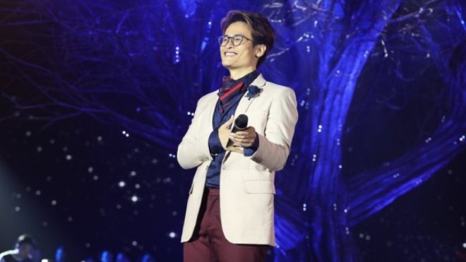 Hà Anh Tuấn thả hàng trăm đom đóm trên sân khấu đại nhạc hội 'Son'