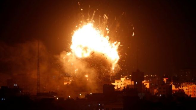 Israel ném bom đài truyền hình của phong trào Hamas ở Gaza
