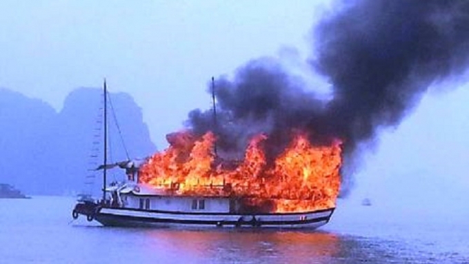 Cháy tàu chở khách tuyến đảo Vân Đồn - Cô Tô