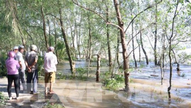 Vụ chìm sà lan trên sông Tiền: Tìm thấy thi thể một nạn nhân