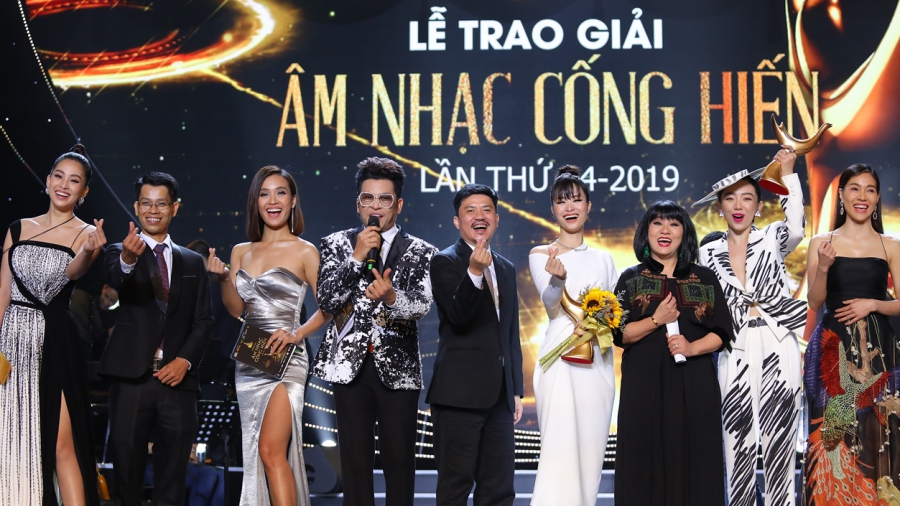 Trao giải Âm nhạc Cống hiến lần 14-2019: Đông Nhi nghẹn ngào nhận cúp Cống hiến