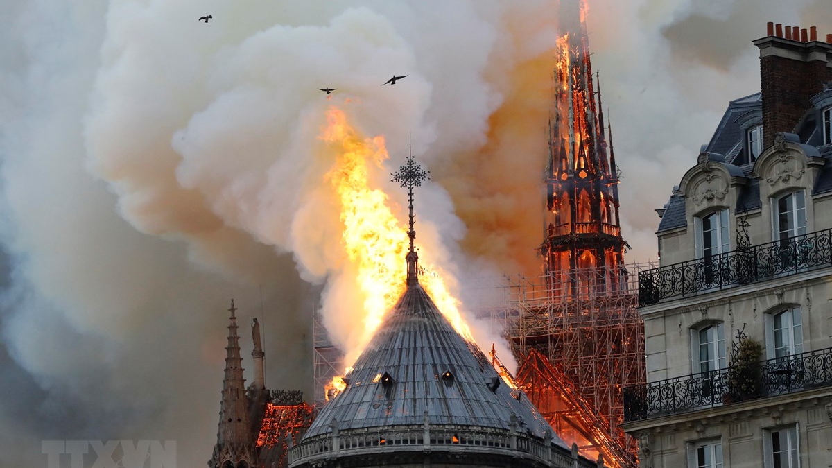 Hé lộ nguyên nhân có thể dẫn tới vụ cháy Nhà thờ Đức Bà Paris 
